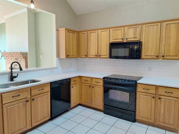 7900 Kern Lane, Fort Worth, TX 76137