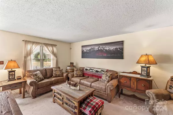 1330 5th ST, Hickory, NC 28601