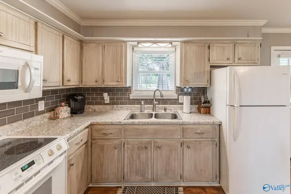 427 Gum Springs Road, Hartselle, AL 35640