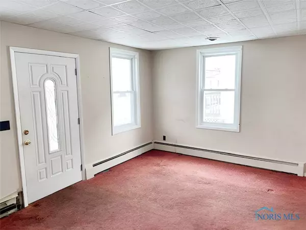 1017 Dorr ST, Fremont, OH 43420