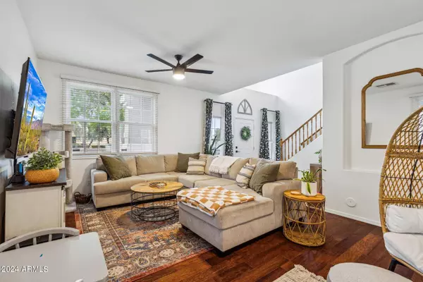 2344 E WAYLAND Drive, Phoenix, AZ 85040