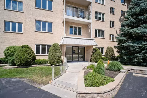 1436 E Thacker Street #201, Des Plaines, IL 60016