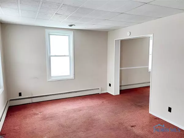 1017 Dorr ST, Fremont, OH 43420