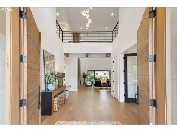 13770 GOODALL RD, Lake Oswego, OR 97034