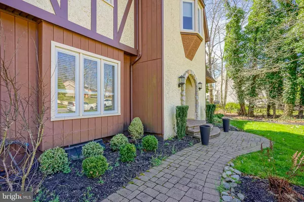 9 ROLLINGWOOD DR, Voorhees, NJ 08043