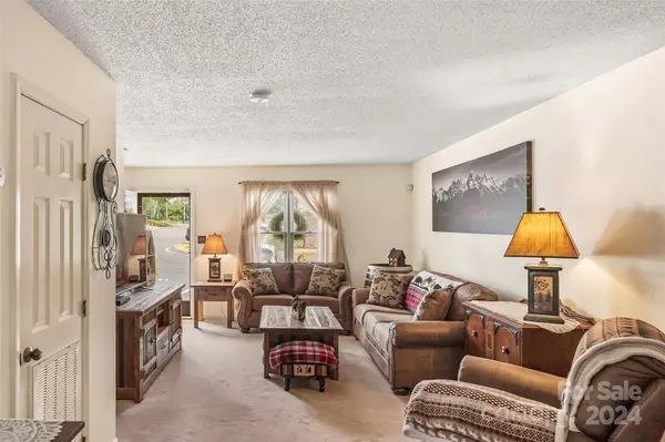 1330 5th ST, Hickory, NC 28601