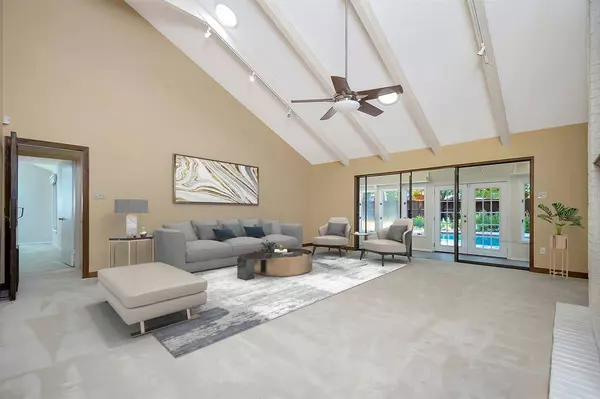 5855 Oak Hollow Court, Fort Worth, TX 76112