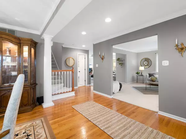 303 Kainer AVE, Barrington, IL 60010