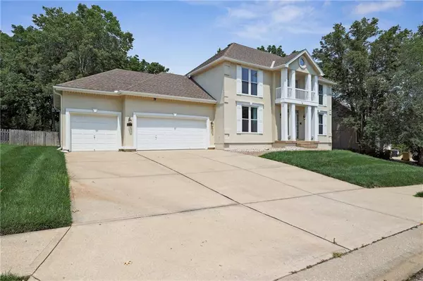 2117 SW Park AVE, Blue Springs, MO 64015