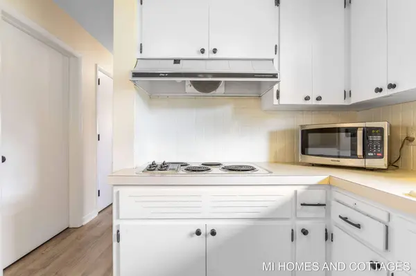 41 W 38th Street, Holland, MI 49423