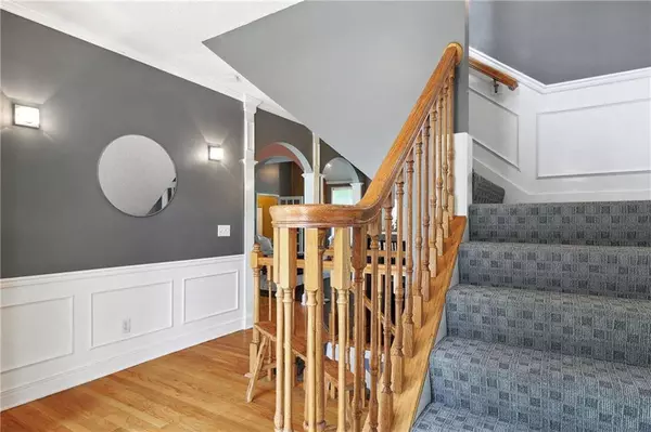 2117 SW Park AVE, Blue Springs, MO 64015