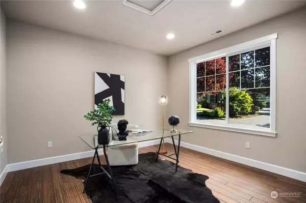 10714 121st PL NE, Kirkland, WA 98033