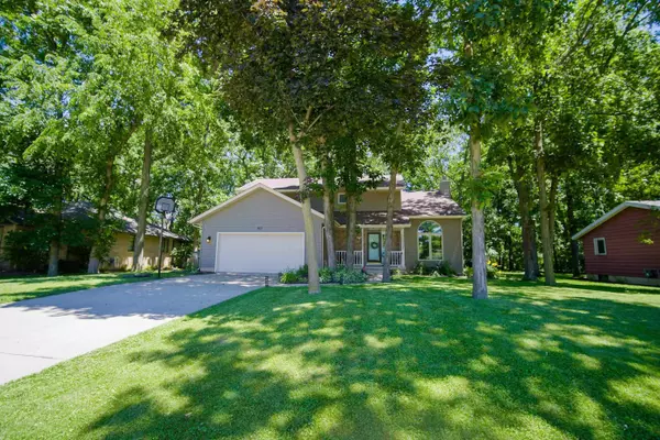 901 Broadway Drive, Sun Prairie, WI 53590