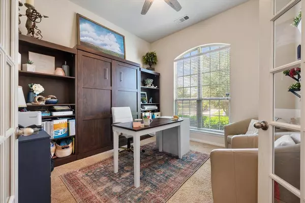 1136 Crest Breeze Drive, Fort Worth, TX 76052