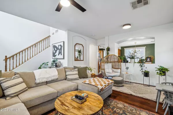 2344 E WAYLAND Drive, Phoenix, AZ 85040