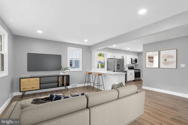 522 DUBOIS AVE, Barrington, NJ 08007