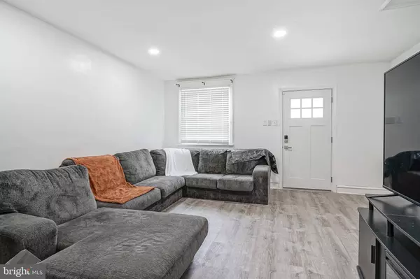 6044 N MARVINE ST, Philadelphia, PA 19141