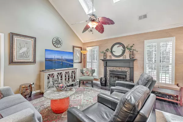 122 Dresden Dr, Goose Creek, SC 29445