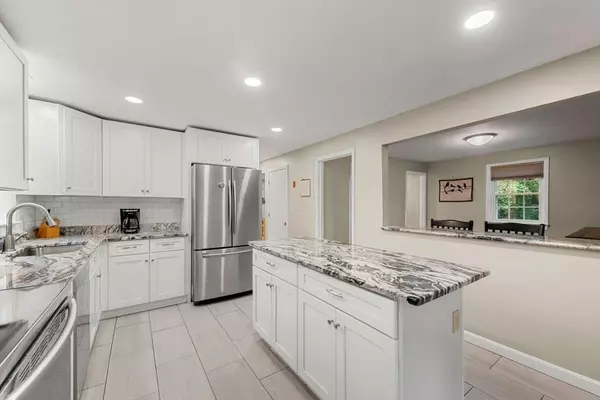 25 Holly Dr, Gardner, MA 01440