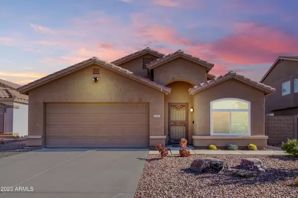 951 S MEADOWS Drive, Chandler, AZ 85224