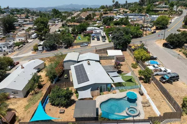 12113 Winter Gardens Dr, Lakeside, CA 92040