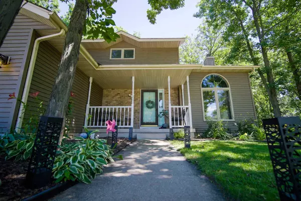 901 Broadway Drive, Sun Prairie, WI 53590