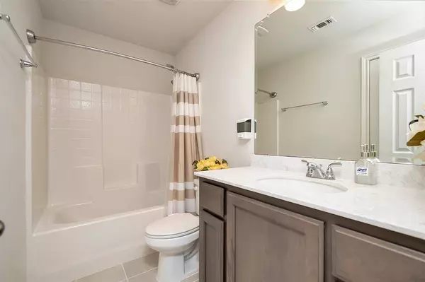 10816 Live Oak Creek Drive, Fort Worth, TX 76108