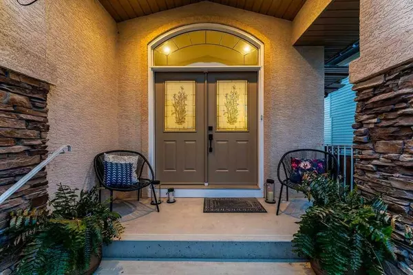 11540 Valley Ridge DR NW, Calgary, AB T3B 5T8