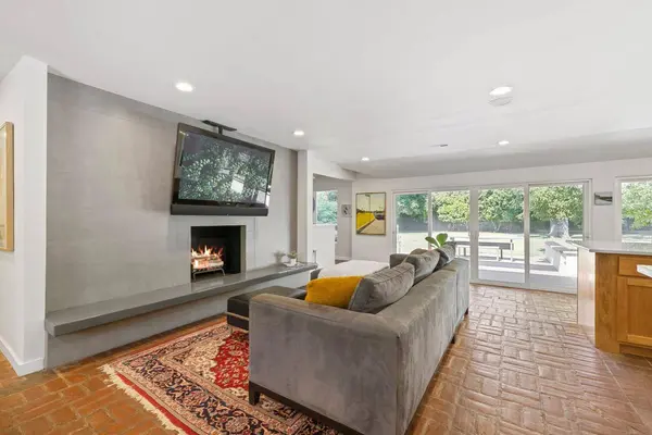 633 Shangri LN, Sacramento, CA 95825