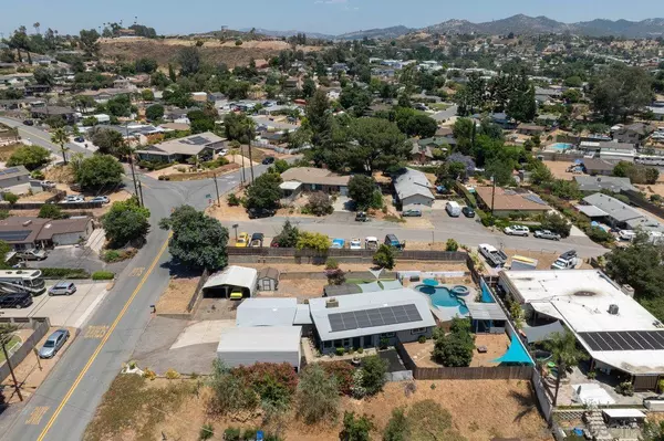 12113 Winter Gardens Dr, Lakeside, CA 92040