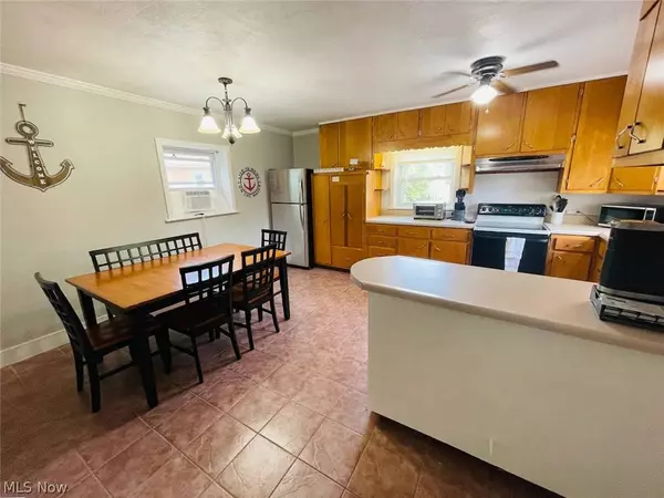 211 Oak ST, Port Clinton, OH 43452