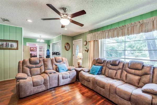 4931 Black Oak Lane, River Oaks, TX 76114