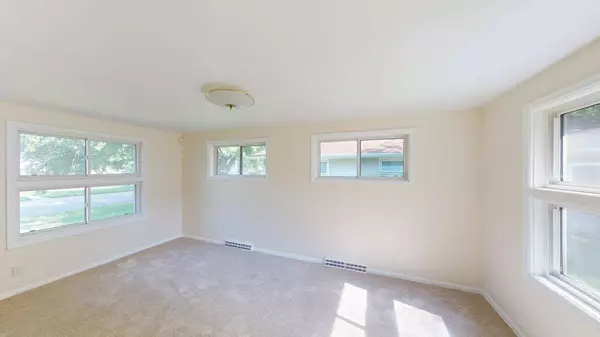 251 18th AVE N, Hopkins, MN 55343