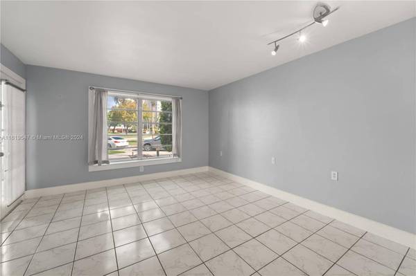 1631 NE 114th St #104, Miami, FL 33181