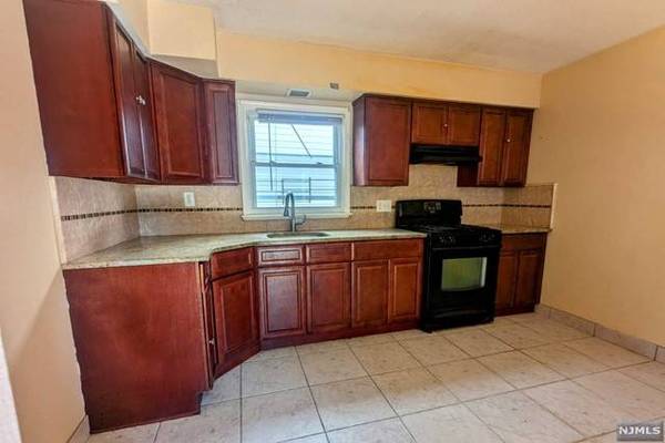 385 16th AVE, Irvington, NJ 07111