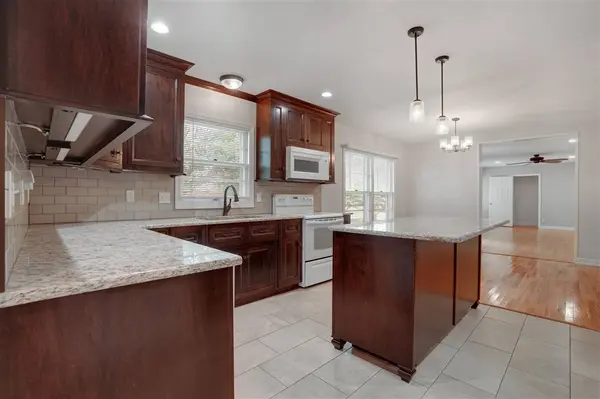 8394 Clarksville Road, Russellville, KY 42276