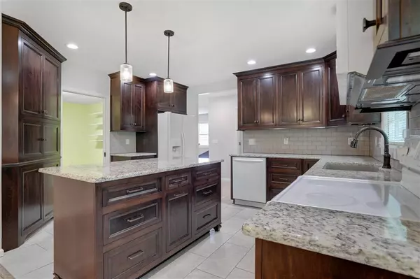 8394 Clarksville Road, Russellville, KY 42276