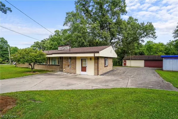 236 Elvira CT, Mcdonald, OH 44437