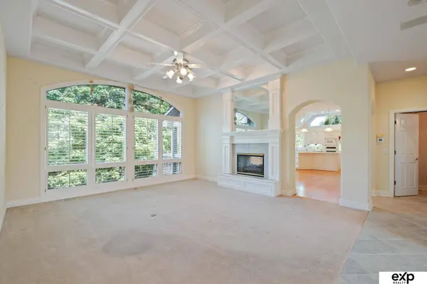 17636 Prestwick Avenue, Omaha, NE 68136