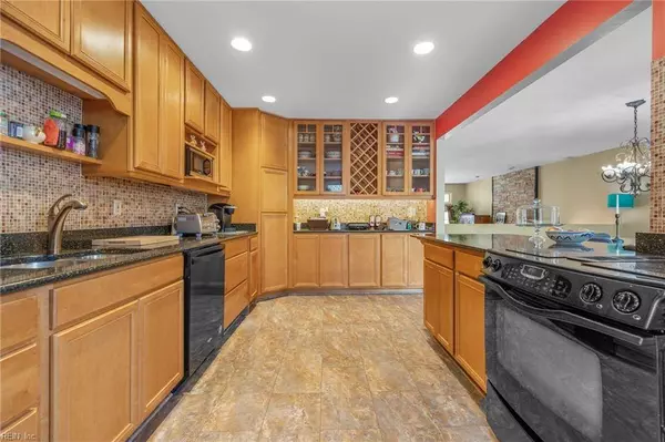 368 Pender CT, Norfolk, VA 23517