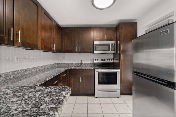 1631 NE 114th St #104, Miami, FL 33181