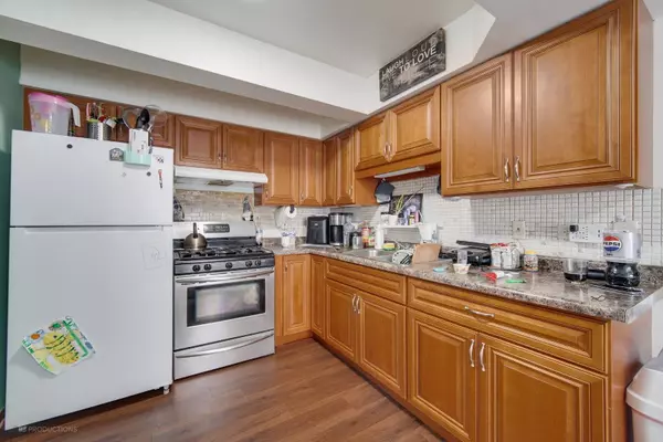 8129 S Roberts Road, Bridgeview, IL 60455