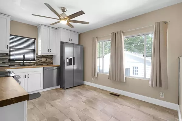 5212 Berry Ln, Evansville, IN 47710