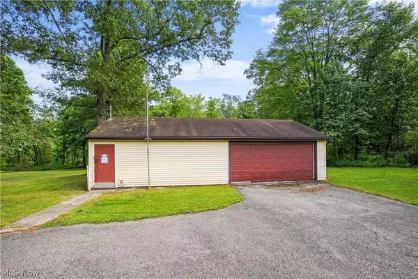 236 Elvira CT, Mcdonald, OH 44437