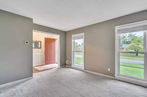 9203 Auburn Ave, Louisville, KY 40299