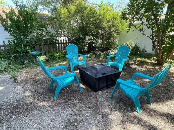 211 Oak ST, Port Clinton, OH 43452