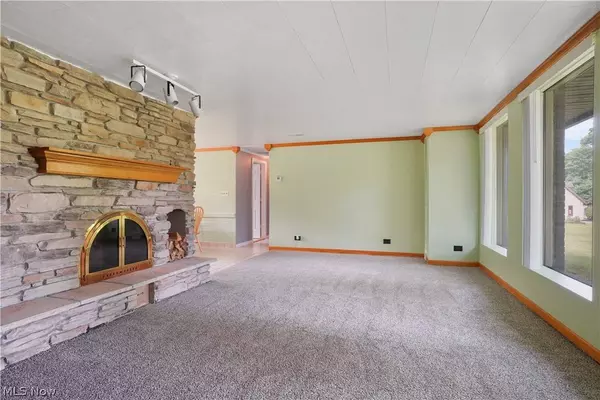 236 Elvira CT, Mcdonald, OH 44437