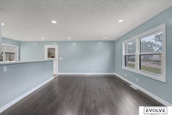 7402 S 69th Street, La Vista, NE 68128