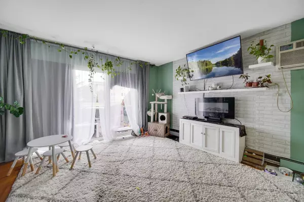 8129 S Roberts Road, Bridgeview, IL 60455