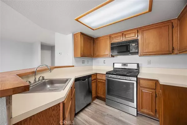 2548 Avenida Del Vista #101, Corona, CA 92882